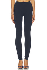 Sculpted Hip Legging in Dark Navy