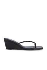 Livy Wedge