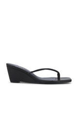 Livy Wedge