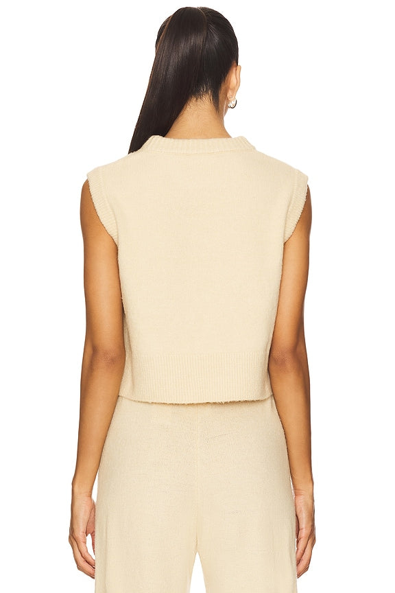 Pilar Vest