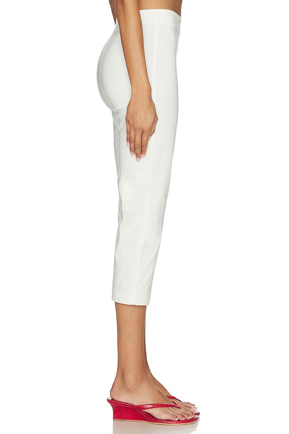 Elora Capri