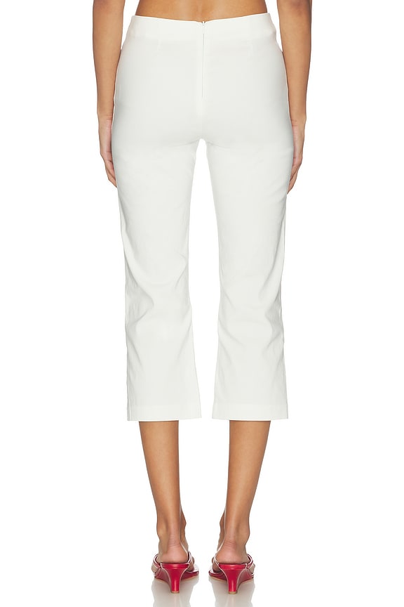 Elora Capri