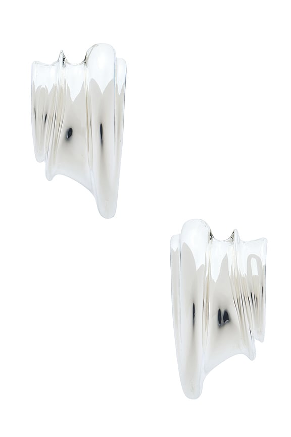 Leona Hoops