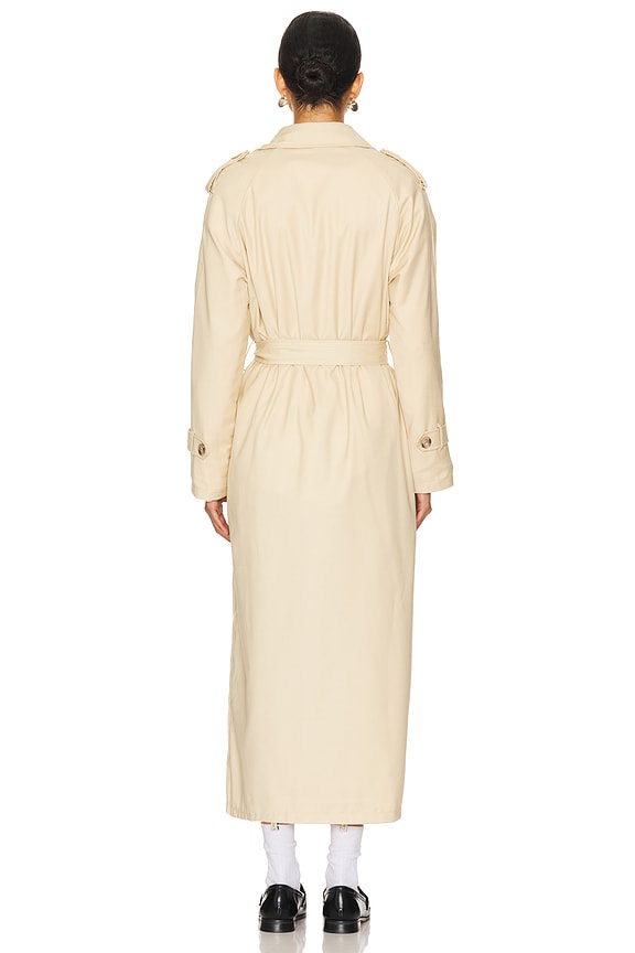 Trencherous Coat
