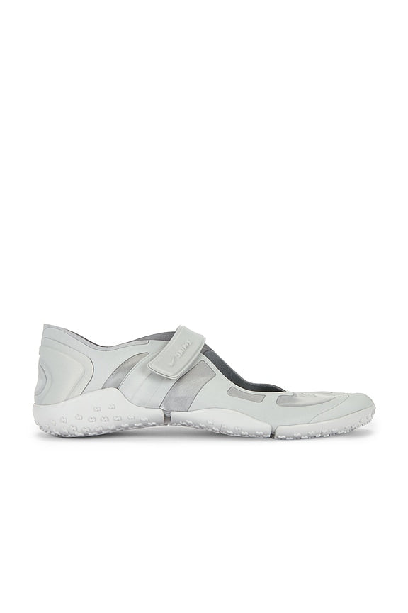Rift Satin Sneaker