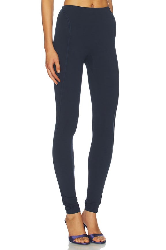 Sculpted Hip Legging in Dark Navy