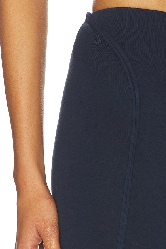 Sculpted Hip Legging in Dark Navy