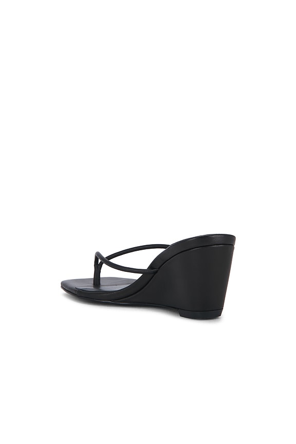 Livy Wedge