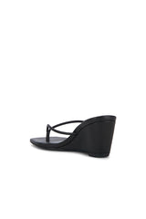 Livy Wedge