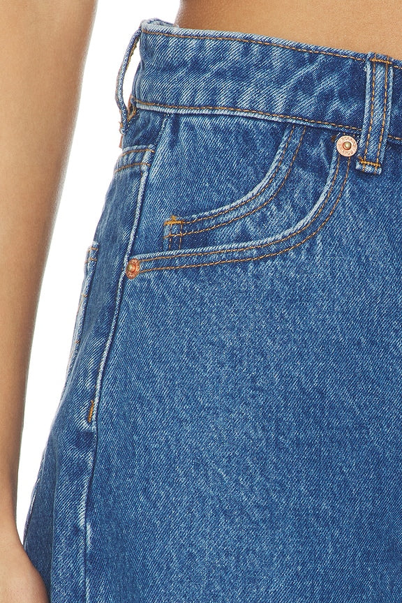 90s Relaxed Short