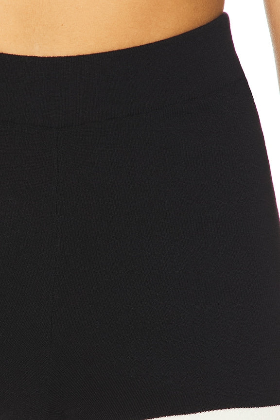 Milenia Hot Short