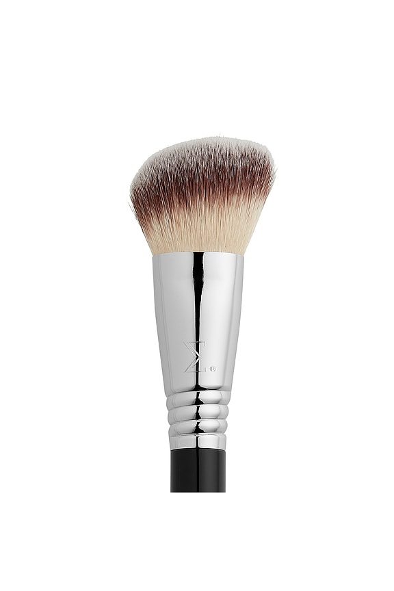 F43 Soft Angled Cheek Brush