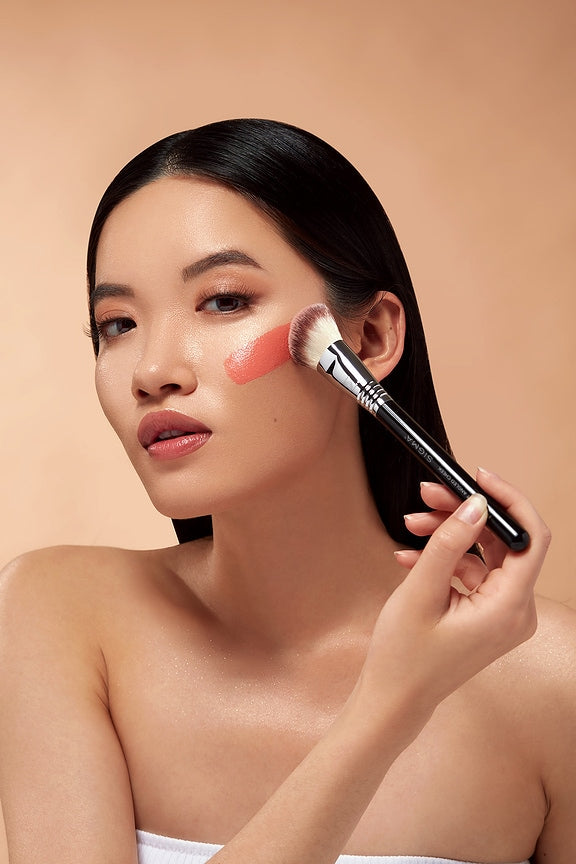 F43 Soft Angled Cheek Brush