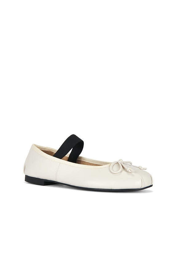 Caspian Mary Jane Flat