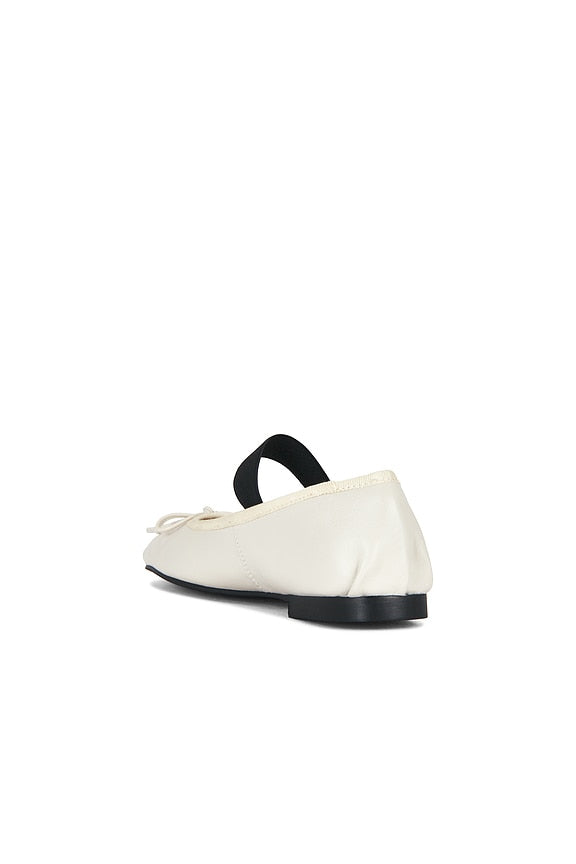 Caspian Mary Jane Flat