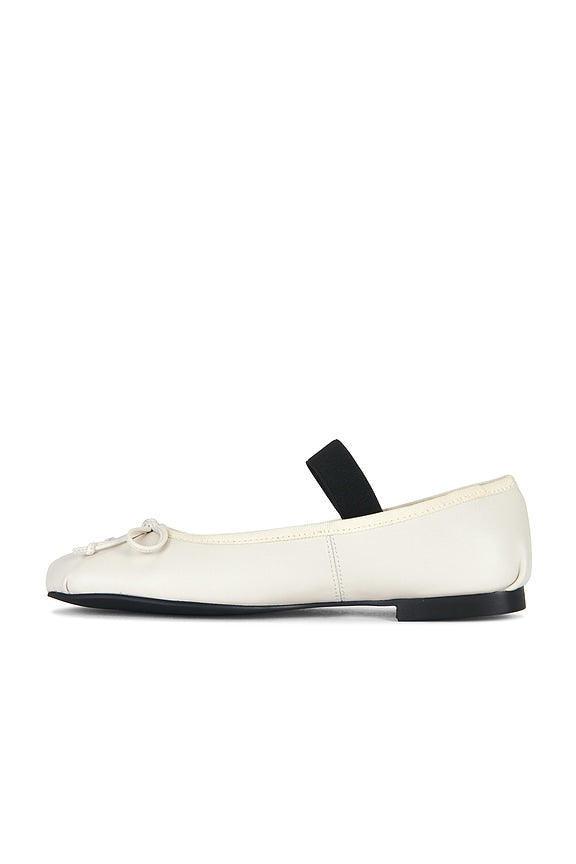 Caspian Mary Jane Flat